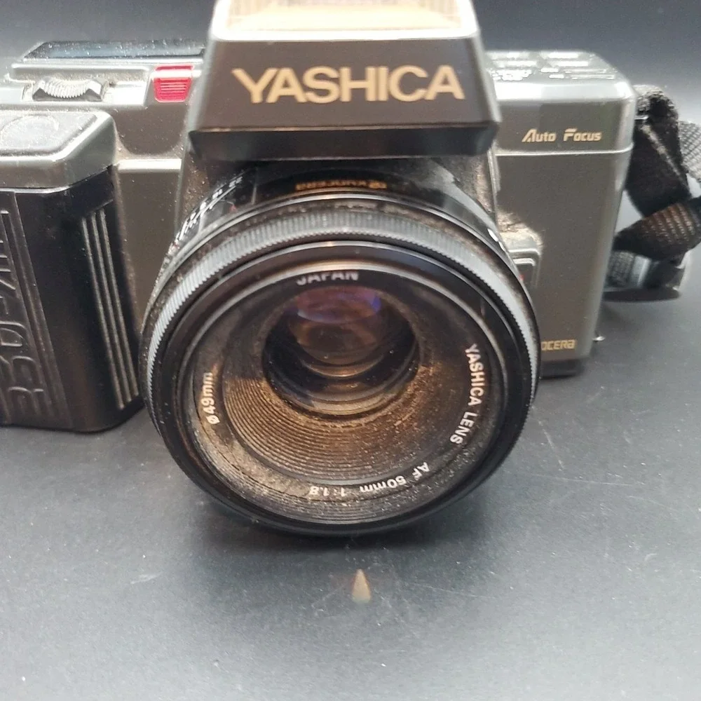 Yashica Kyocera 230-AF 35mm SLR Film Camera 35-70mm JAPAN 2821720 FOR PARTS